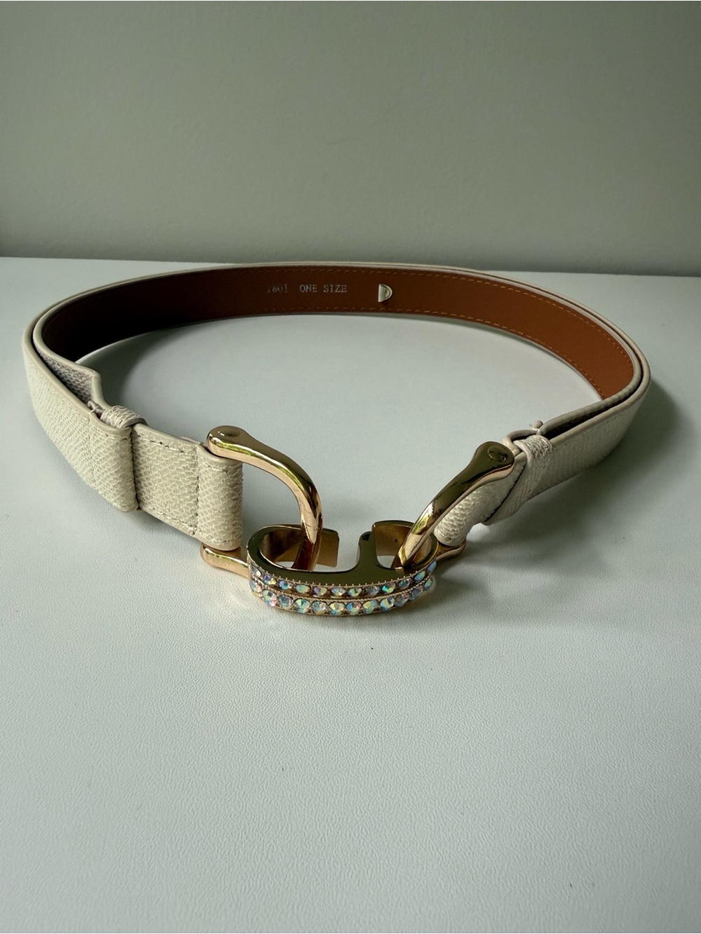 Elegant Cream Leather Belt with Crystal-Embellished Gold Buckle
